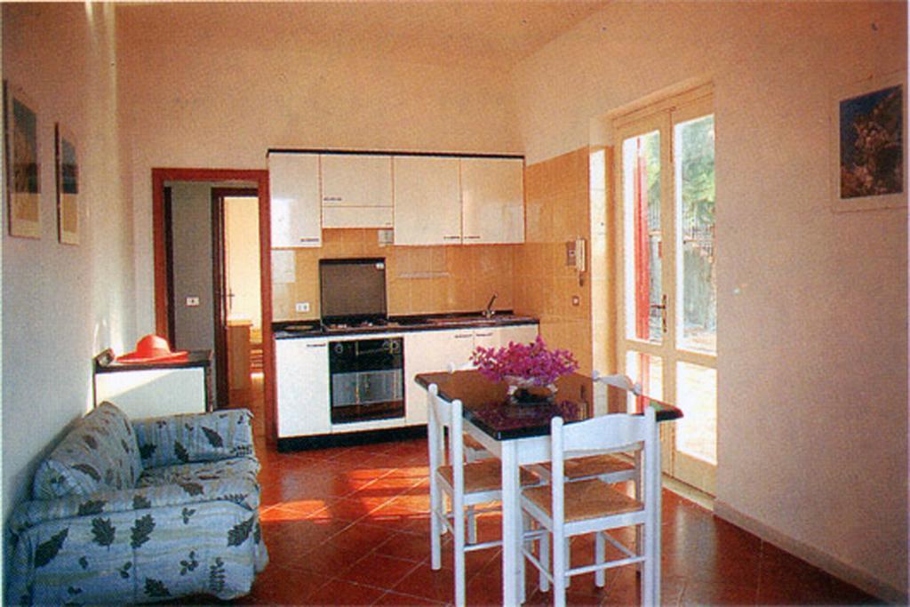 Residence Domus Cilento กัสเตลลาบาเต ภายนอก รูปภาพ